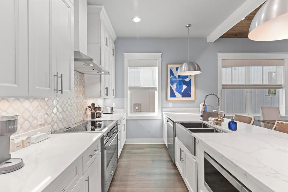 House | Private kitchen | Full-size fridge, microwave, oven, stovetop