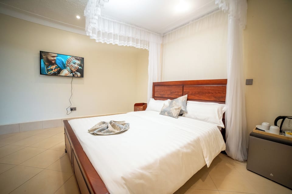 In-room safe, laptop workspace, iron/ironing board, free WiFi
