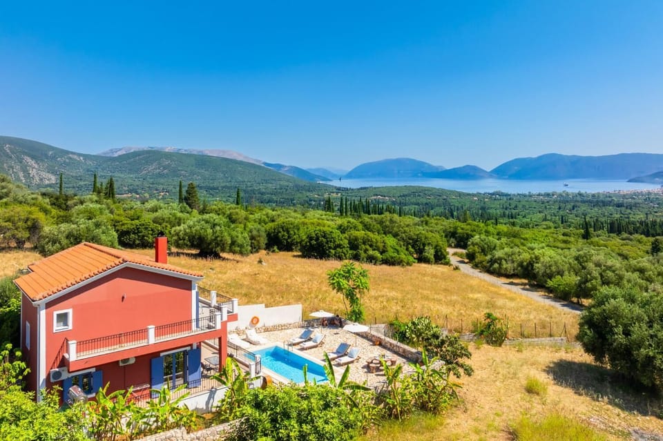 Beautiful villa with private pool and terrace with sea views