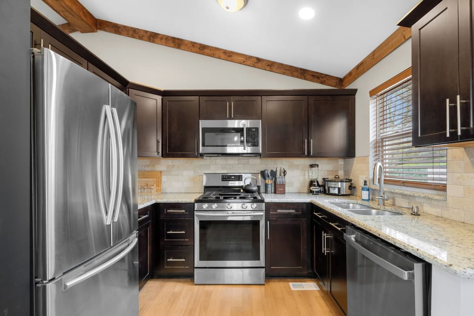Stainless fridge with ice maker, crockpot, blender & fully stocked kitchen