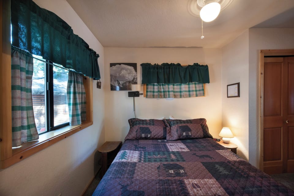 Chalet (2 Bedrooms) | Interior