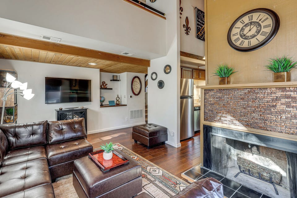 Property Interior | Central A/C & Heating | Free WiFi