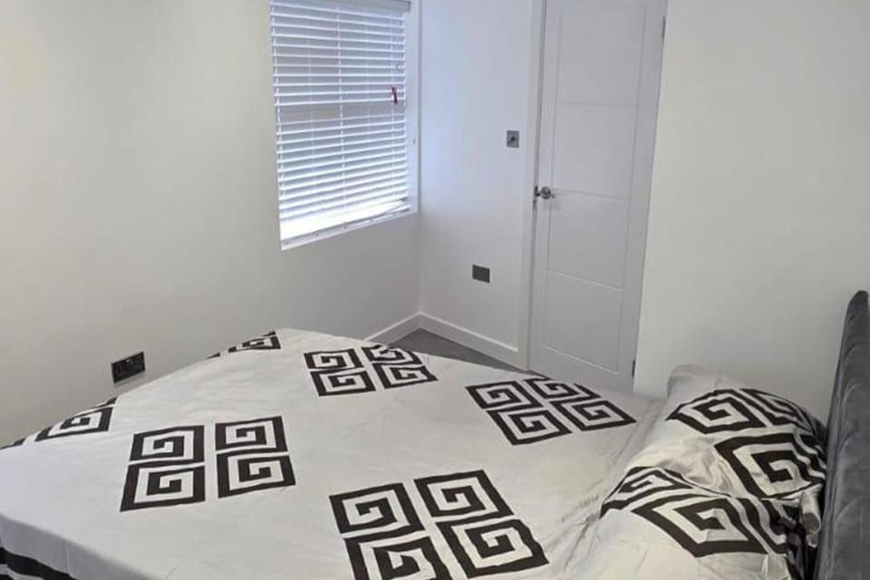 6 bedrooms, WiFi (free), bed sheets