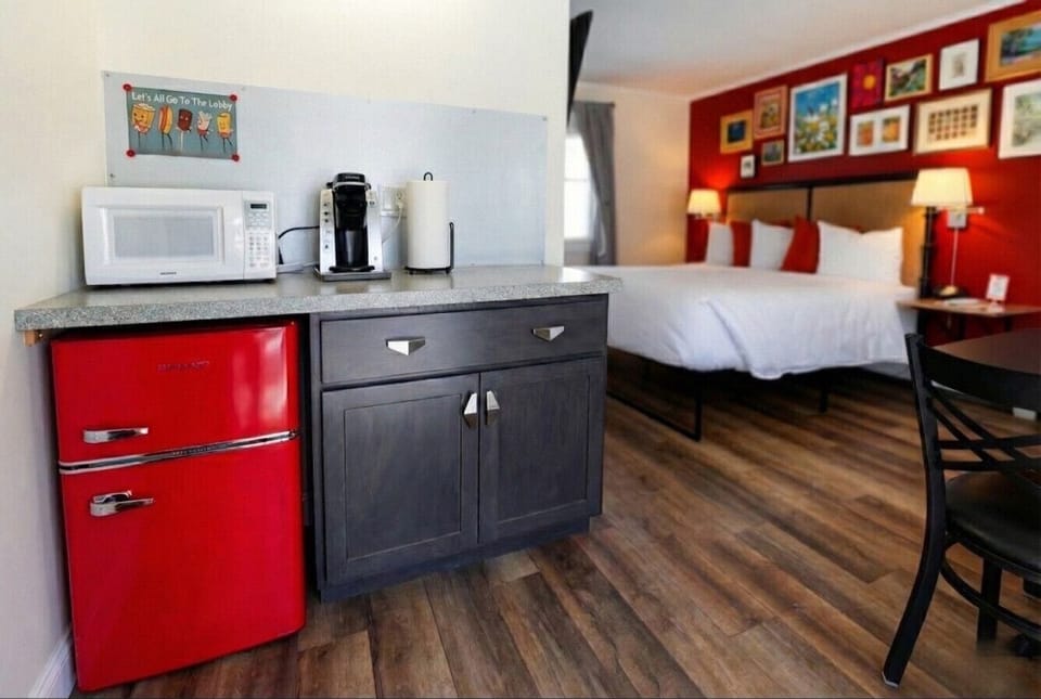 Kitchenettes available in every room.