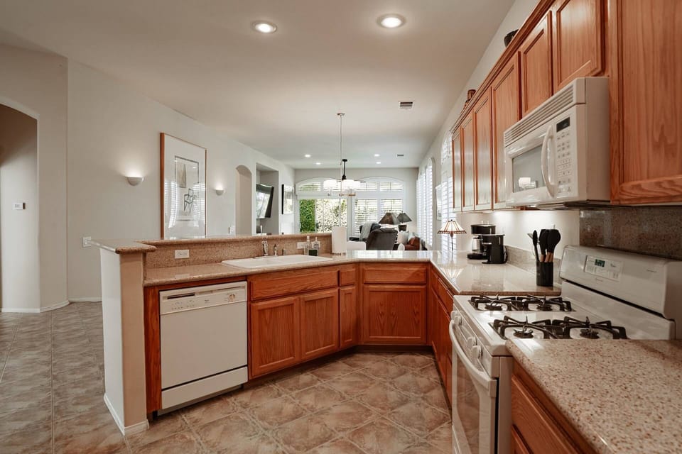 Fully equipped kitchen with plenty of work space