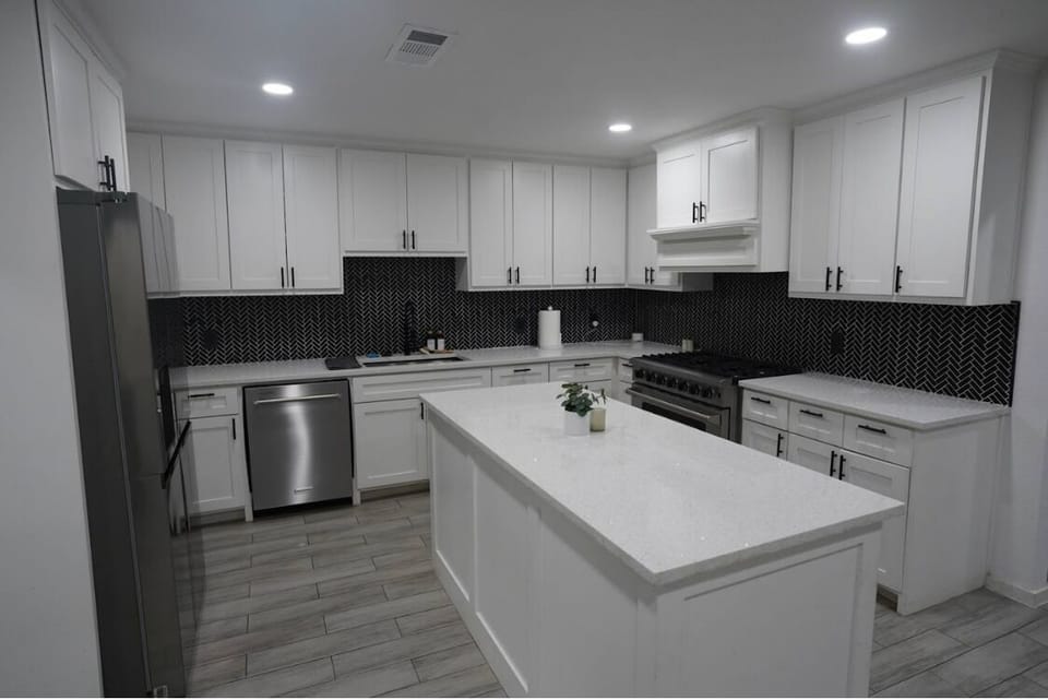 A space for slow breakfasts, shared meals, and easy conversations.