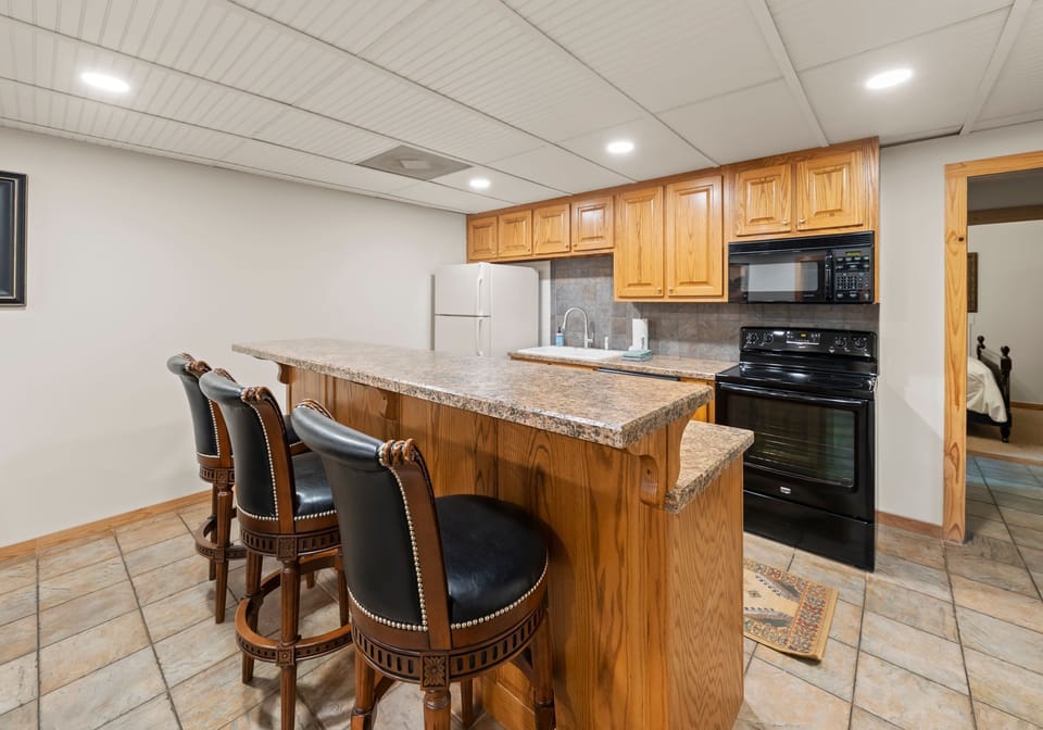 LowerLower Level Kitchen and eating area!