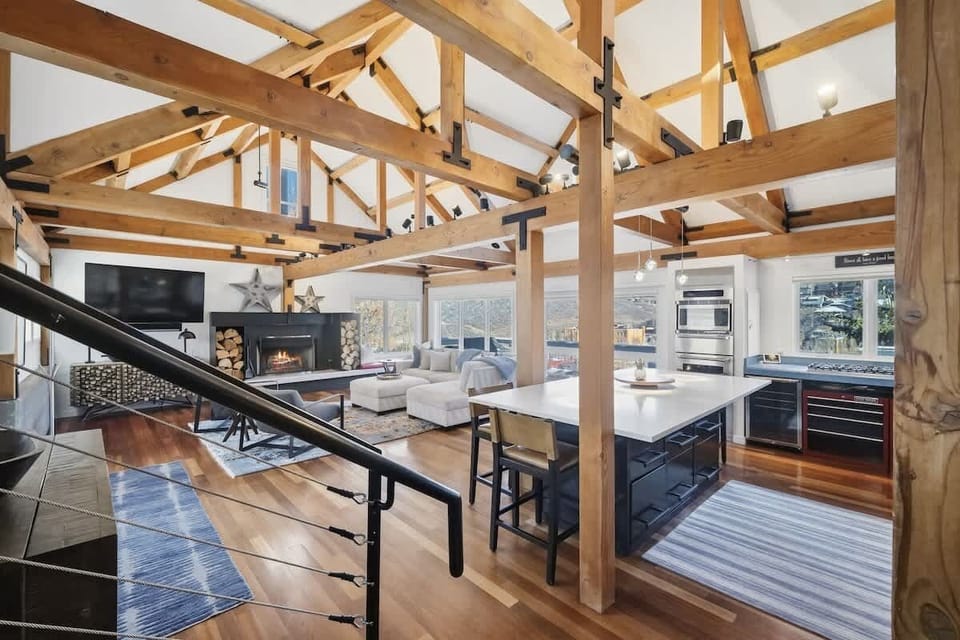 Living Room / Kitchen