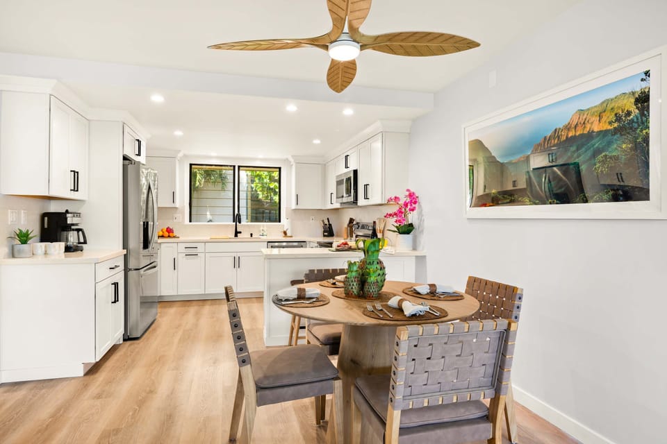 Dining Area & Kitchen