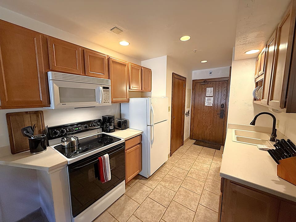 Fully Stocked Kitchen