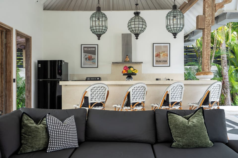 Villa | Living room | 43-inch Smart TV with digital channels
