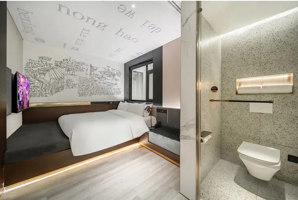 Standard Double Room | Laptop workspace, iron/ironing board, free WiFi