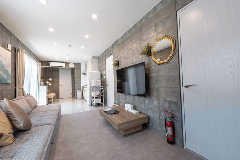 Basic House | Living area | Flat-screen TV