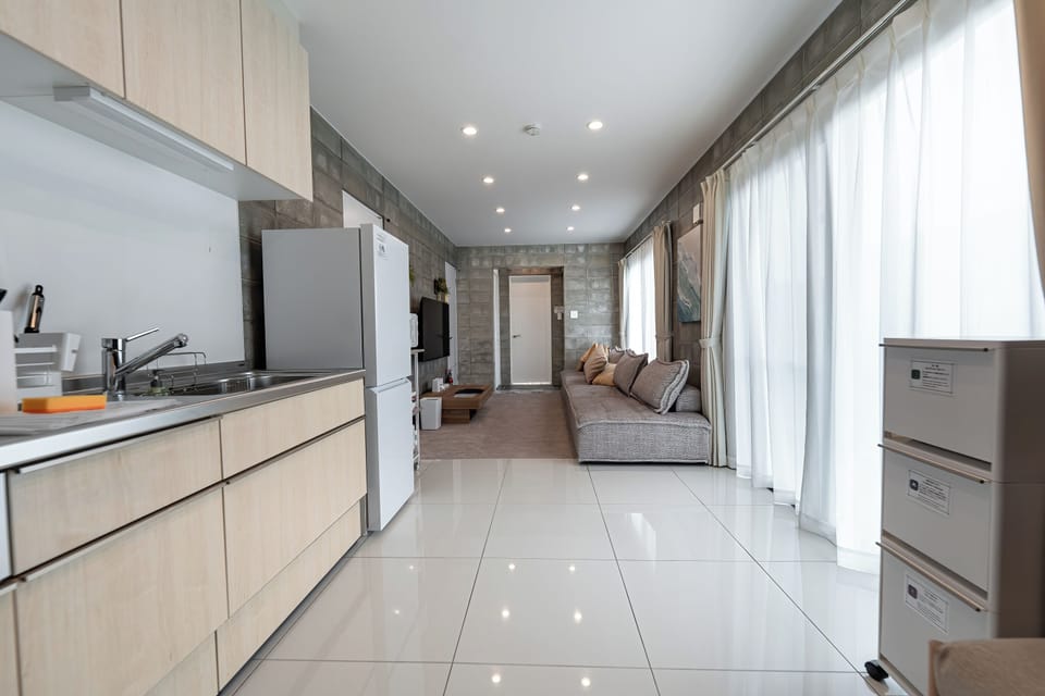 Basic House | Living area | Flat-screen TV