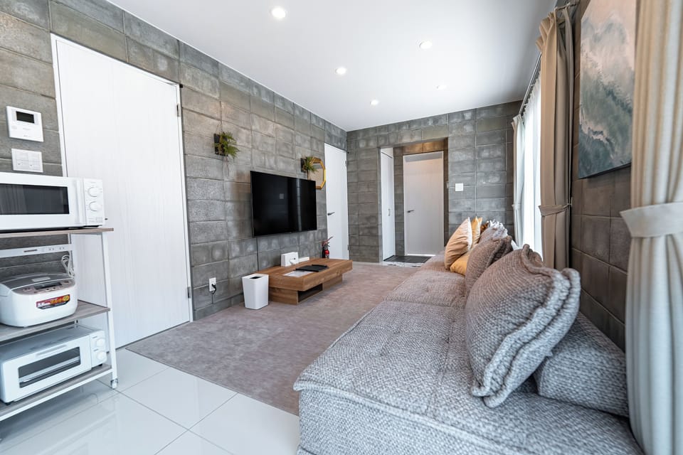 Basic House | Living area | Flat-screen TV