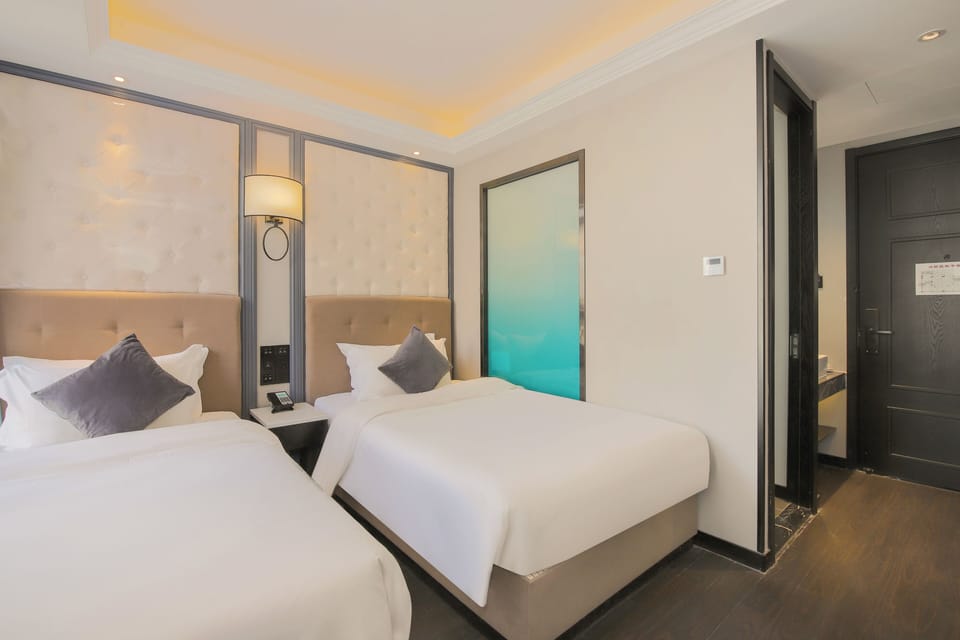 Luxury Twin Room | Blackout drapes, soundproofing, WiFi (free)