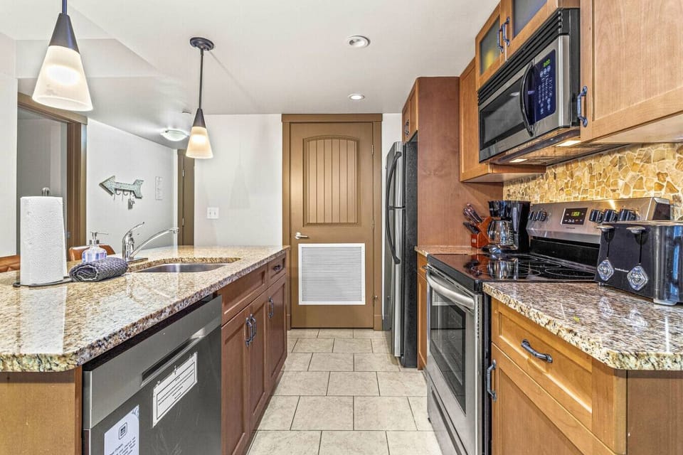 kitchen area with all basics to have a delicious meal.
