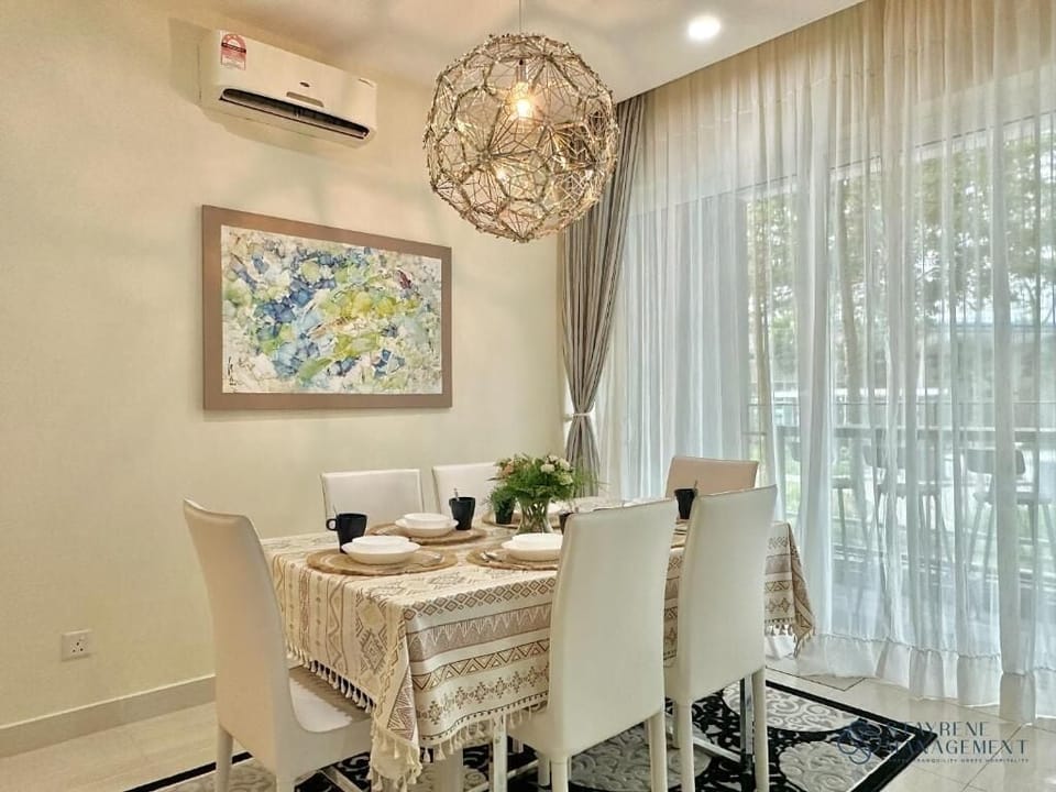 Luxury Apartment, 3 Bedrooms, Balcony, Pool View | Dining