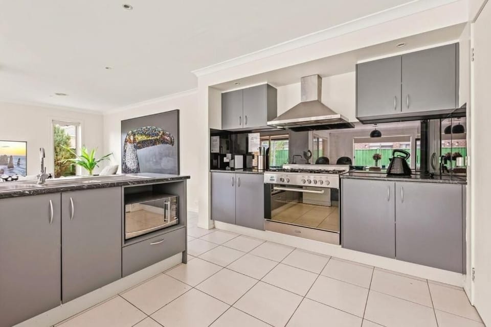 Deluxe House, Garden View | Private kitchen