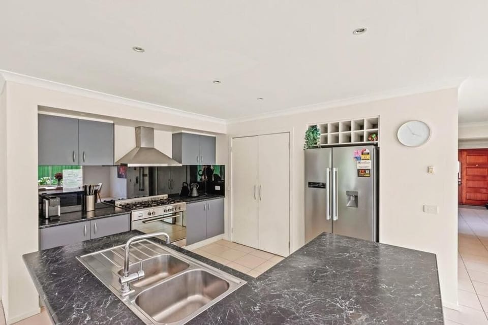 Deluxe House, Garden View | Private kitchen