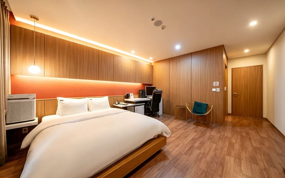 M Superior Double | Premium bedding, down comforters, WiFi (free), bed sheets