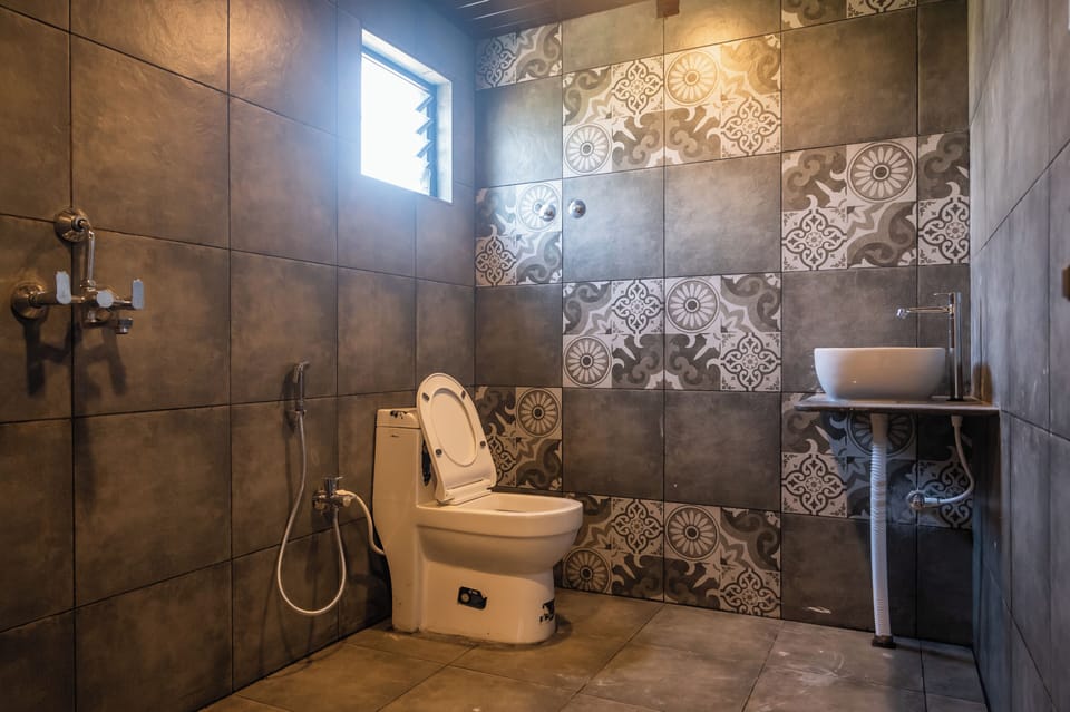 Deluxe Double Room, Balcony | Bathroom