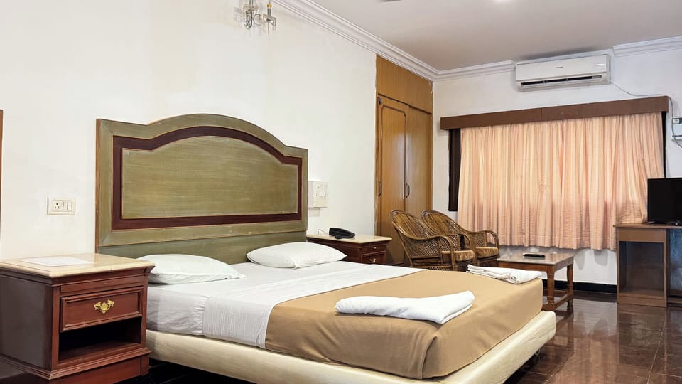 Executive Double or Twin Room, Balcony, Pool View | Free WiFi