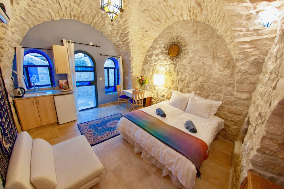 Studio, Kitchenette, Garden View | Iron/ironing board, free WiFi