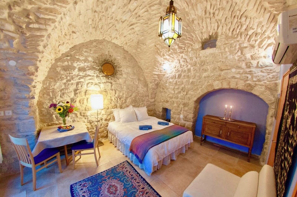 Studio, Kitchenette, Garden View | Iron/ironing board, free WiFi
