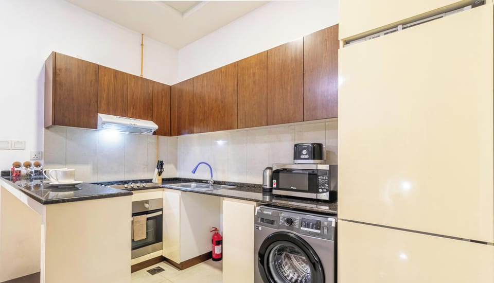 Luxury Studio | Private kitchen | Electric kettle, toaster