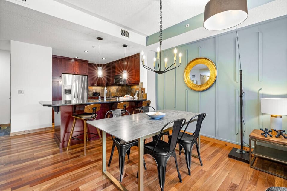 Dining room with seating for 4.