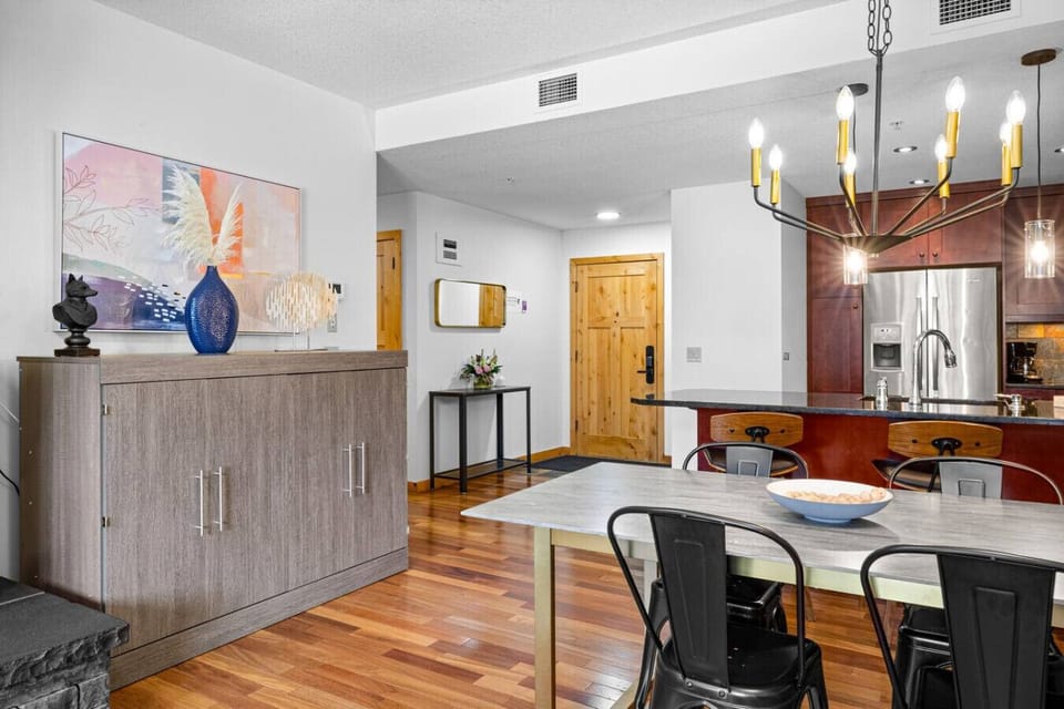 Kitchen and dining area.