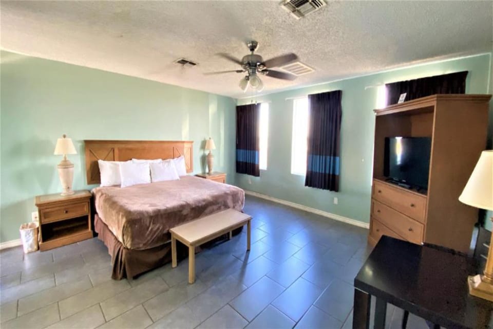 Room, 1 Queen Bed | WiFi (free), bed sheets
