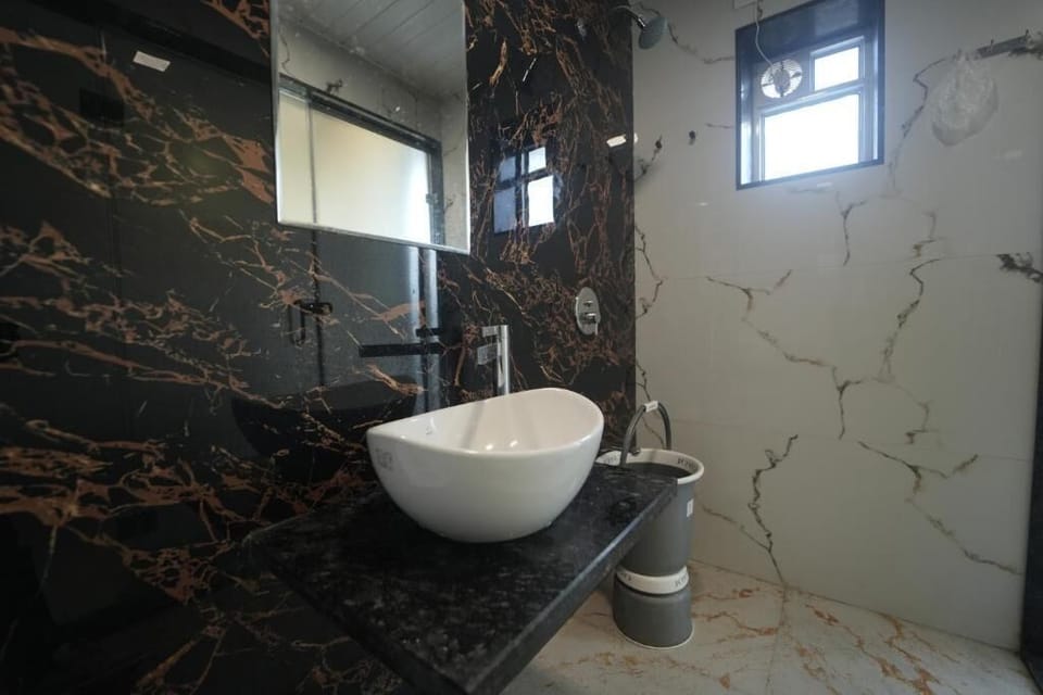 Deluxe Room, Mountain View | Bathroom