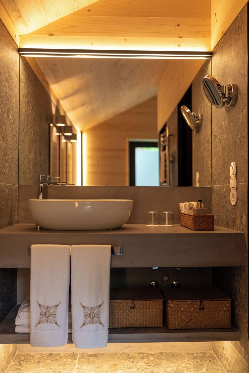 Comfort House, Valley View | Bathroom | Hair dryer, towels, soap, shampoo