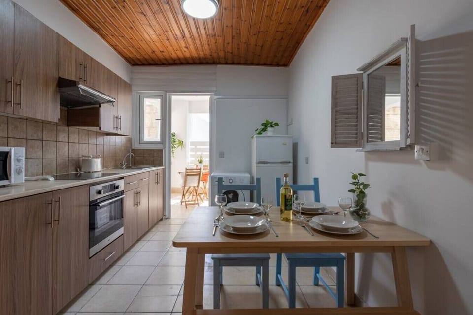 Apartment, 2 Bedrooms, Kitchen, Sea View | Private kitchen | Coffee/tea maker, full-size fridge, microwave, oven