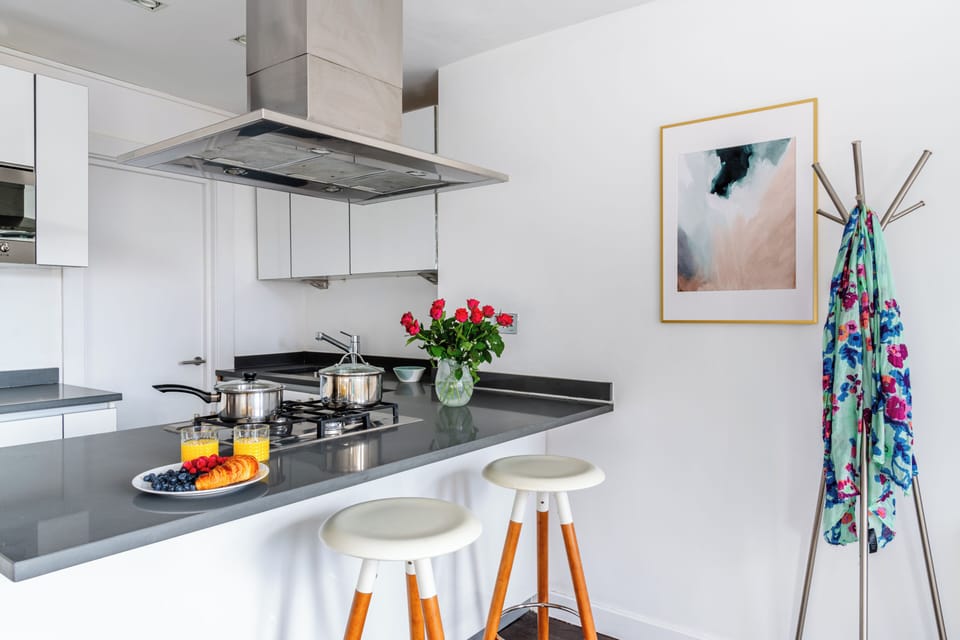 Deluxe Apartment, City View | Private kitchen