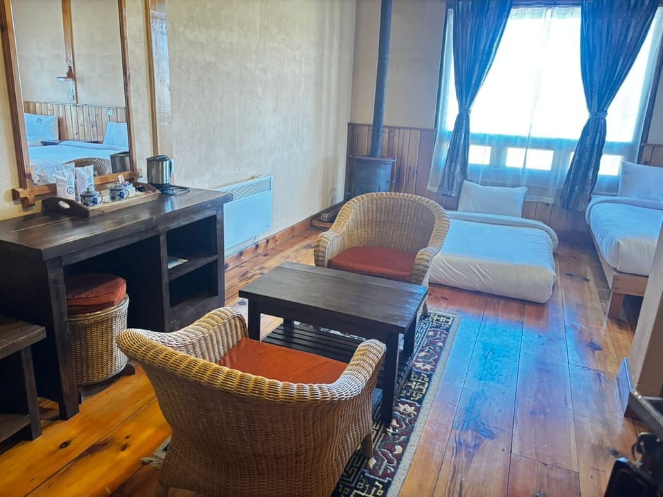 Standard Double or Twin Room, Mountain View | WiFi (free)