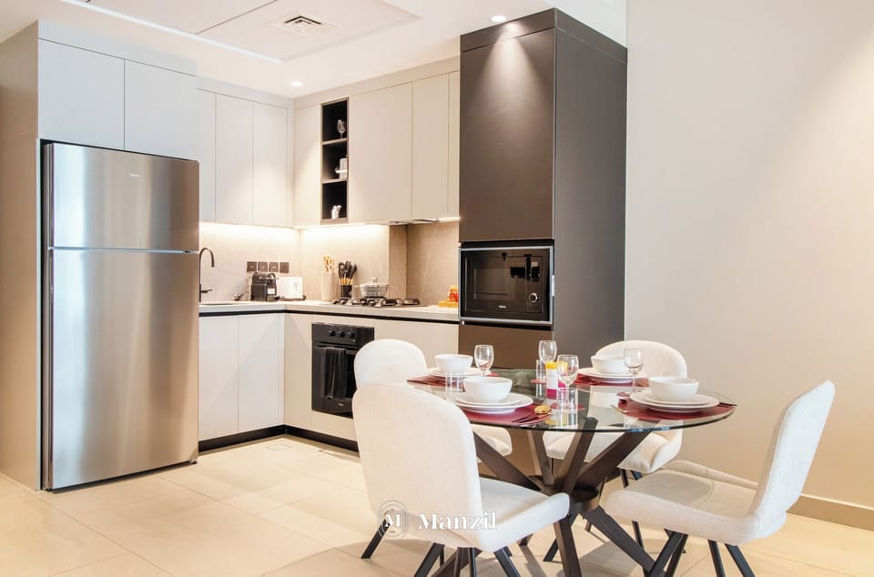 Luxury Apartment, City View | Private kitchen