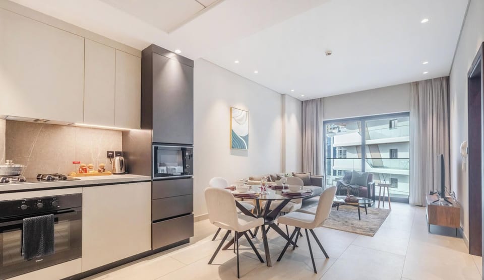 Luxury Apartment, City View | Private kitchen