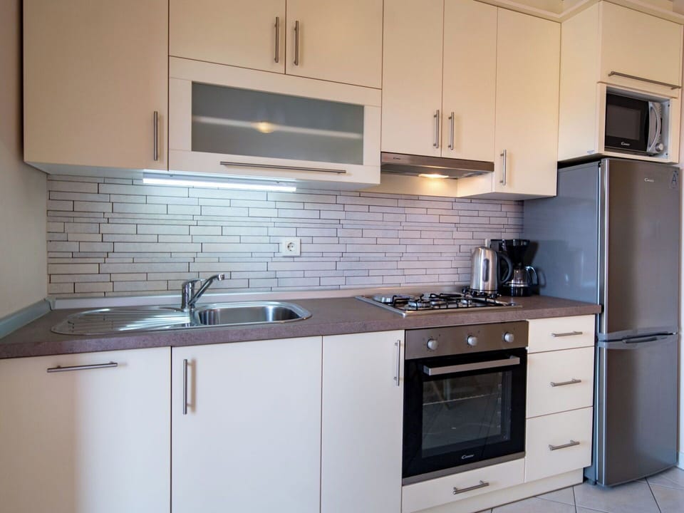 Kitchen Appliance, Kitchen, Countertop, Cabinetry, Major Appliance, Wood, Home Appliance, Interior Design, Kitchen Sink, Stove