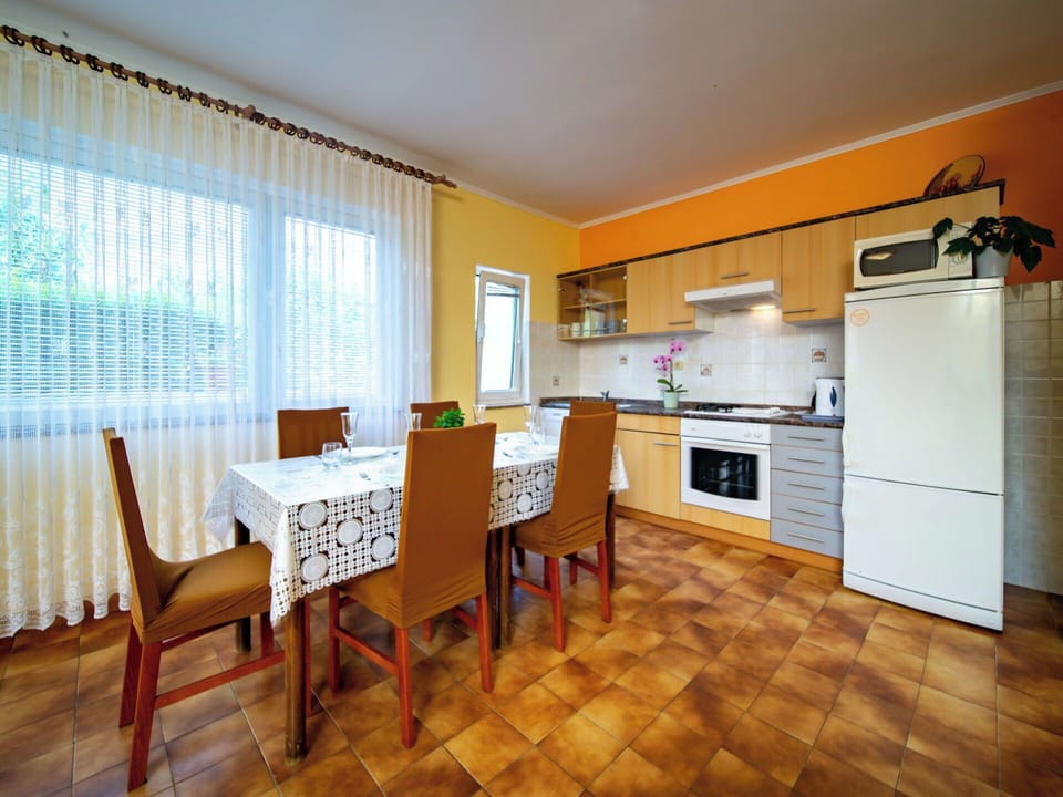 Flooring, Interior Design, Floor, Furniture, Lighting, Ceiling, Room, Apartment, Wood Flooring, Cabinetry