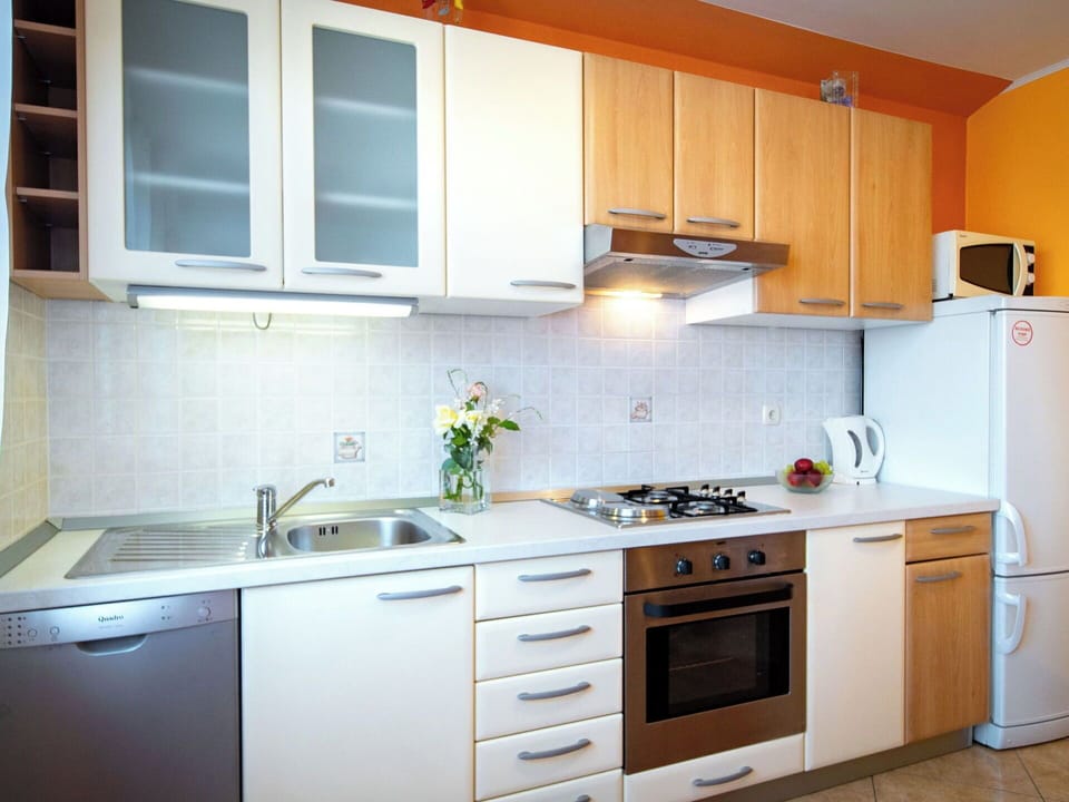 Kitchen, Kitchen Appliance, Countertop, Major Appliance, Kitchen Sink, Cabinetry, Wood, Kitchen Stove, Stove, Interior Design