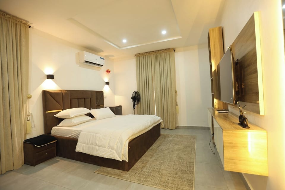 Deluxe Room, Balcony, City View | Desk, laptop workspace, blackout drapes, soundproofing
