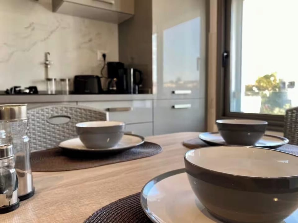 Apartment, 2 Bedrooms, Smoking, Balcony | Dining