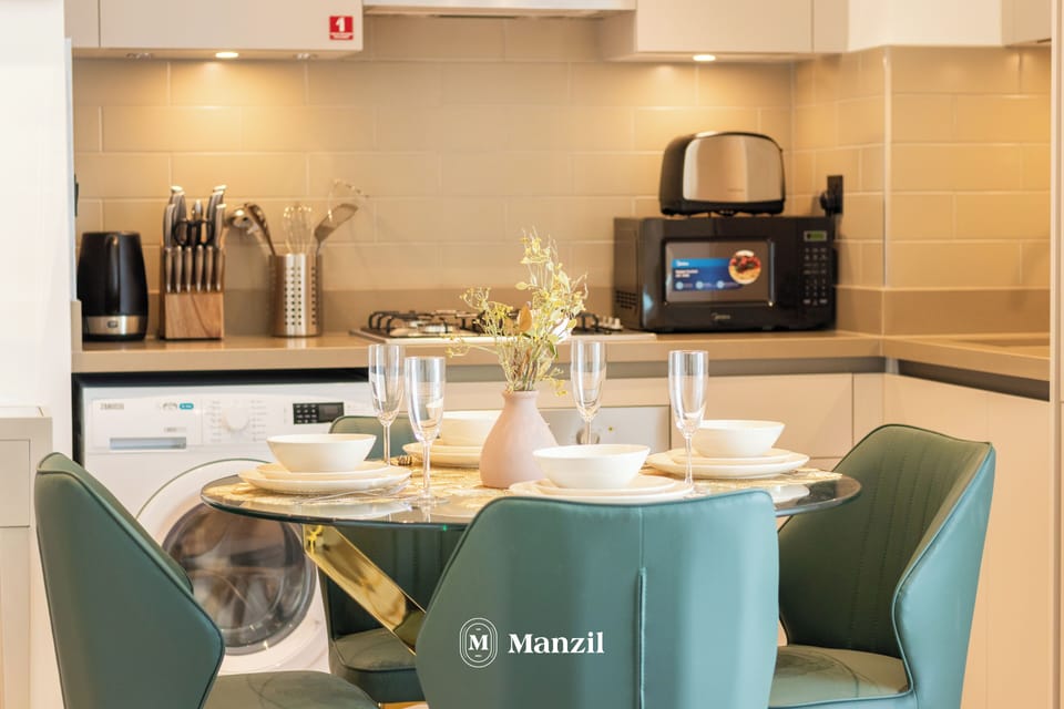 Luxury Apartment, City View | Private kitchen