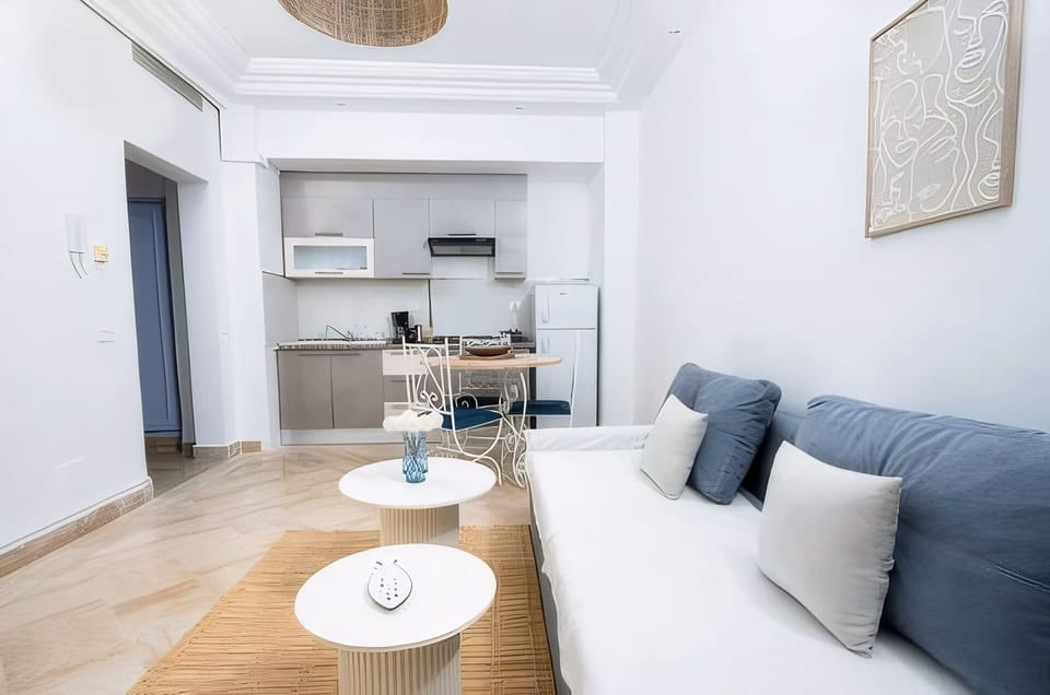 Apartment, 1 Bedroom, Smoking | Living room