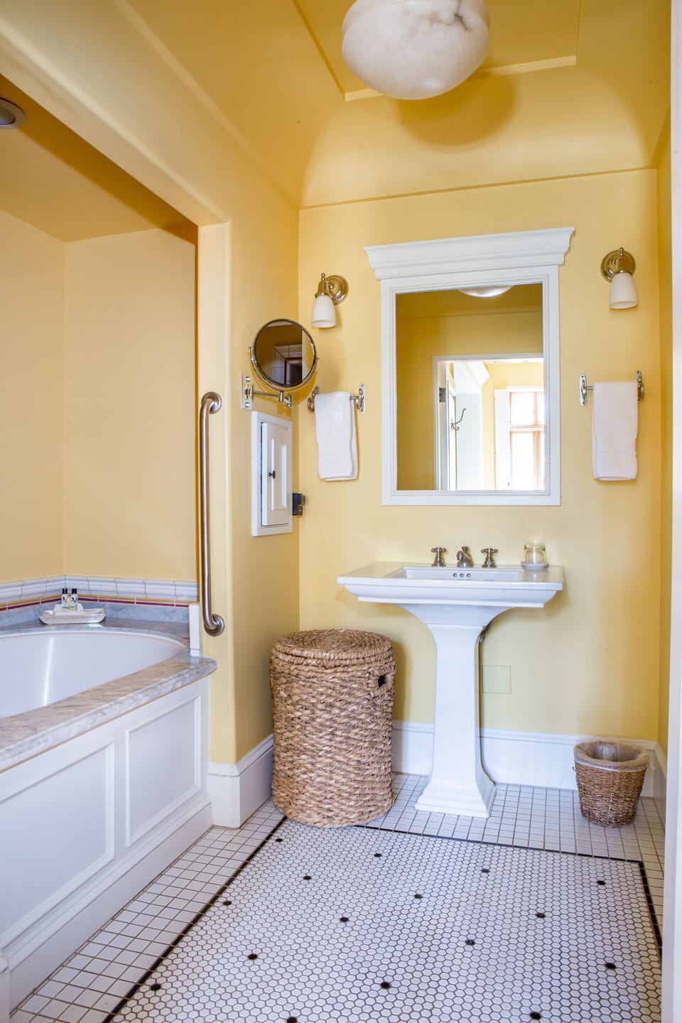 Separate tub and shower, jetted tub, free toiletries, hair dryer