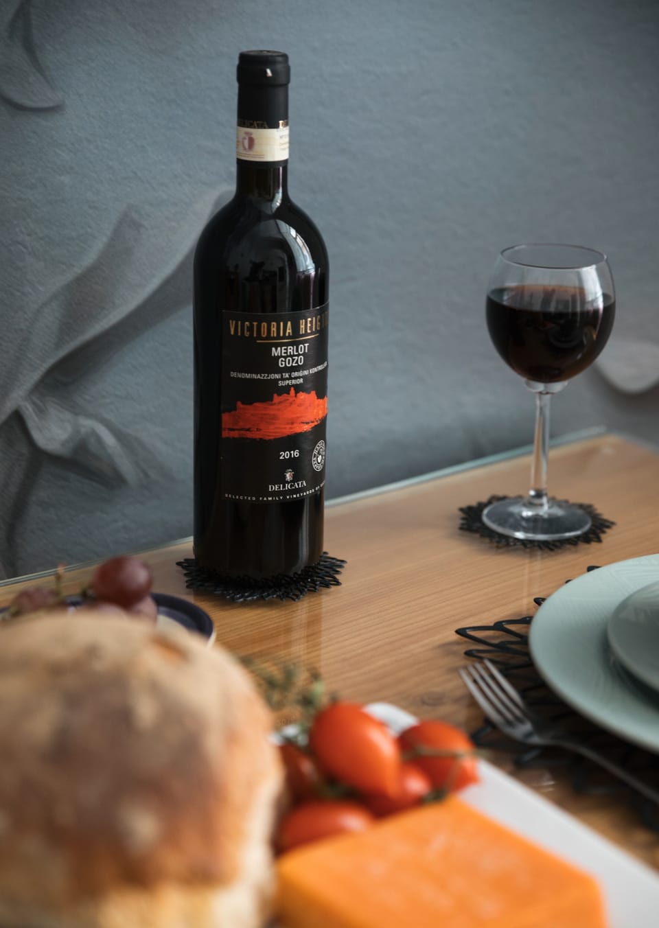 Apartment, 1 Queen Bed, City View | Food and drink