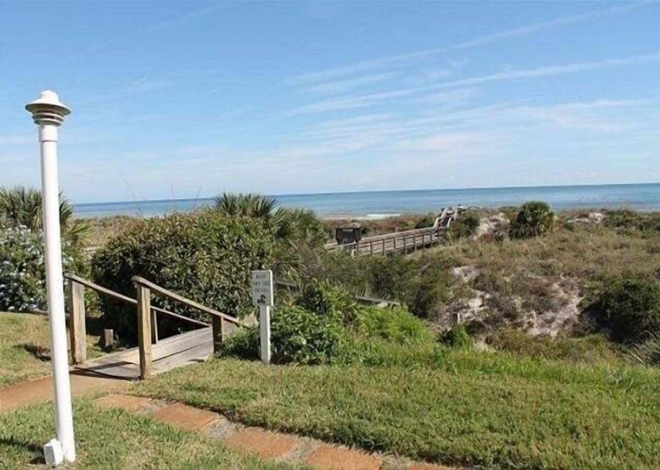 Condo, 2 Bedrooms | Property grounds